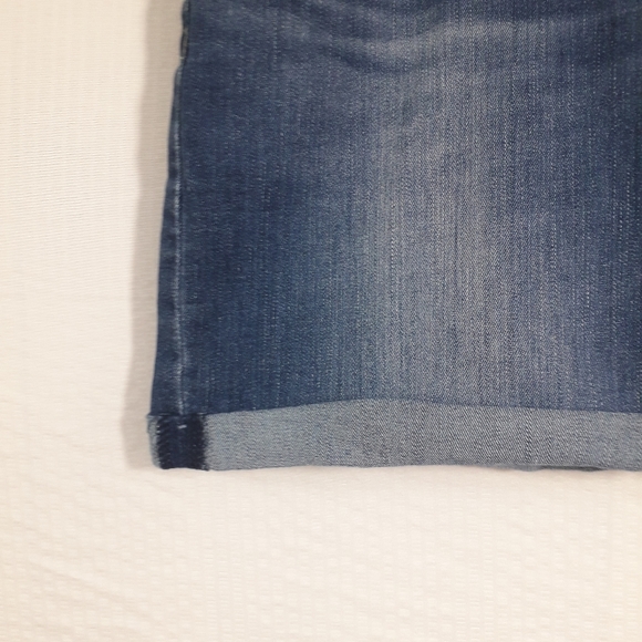 Signature by Levi Strauss | Mid-rise denim shorts, relaxed fit - Picture 7 of 11